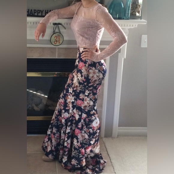 Beautiful prom dress! Worn once. No damage. From Windsor. Bright colors - Picture 3 of 7